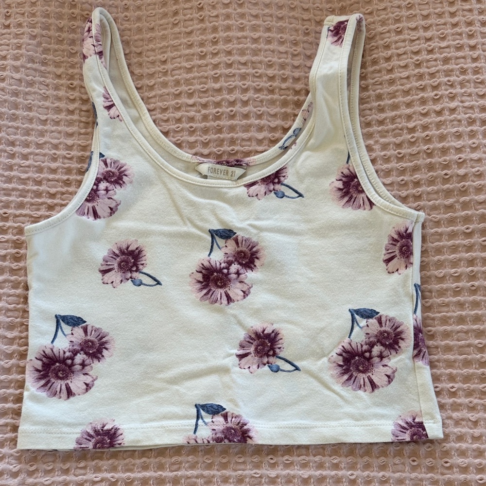 Forever 21 Women’s White Floral Crop Top